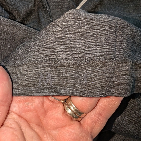 lululemon Men's Metal Vent Tech 1/2 Zip Long Sleeve Top Large - Picture 5 of 5